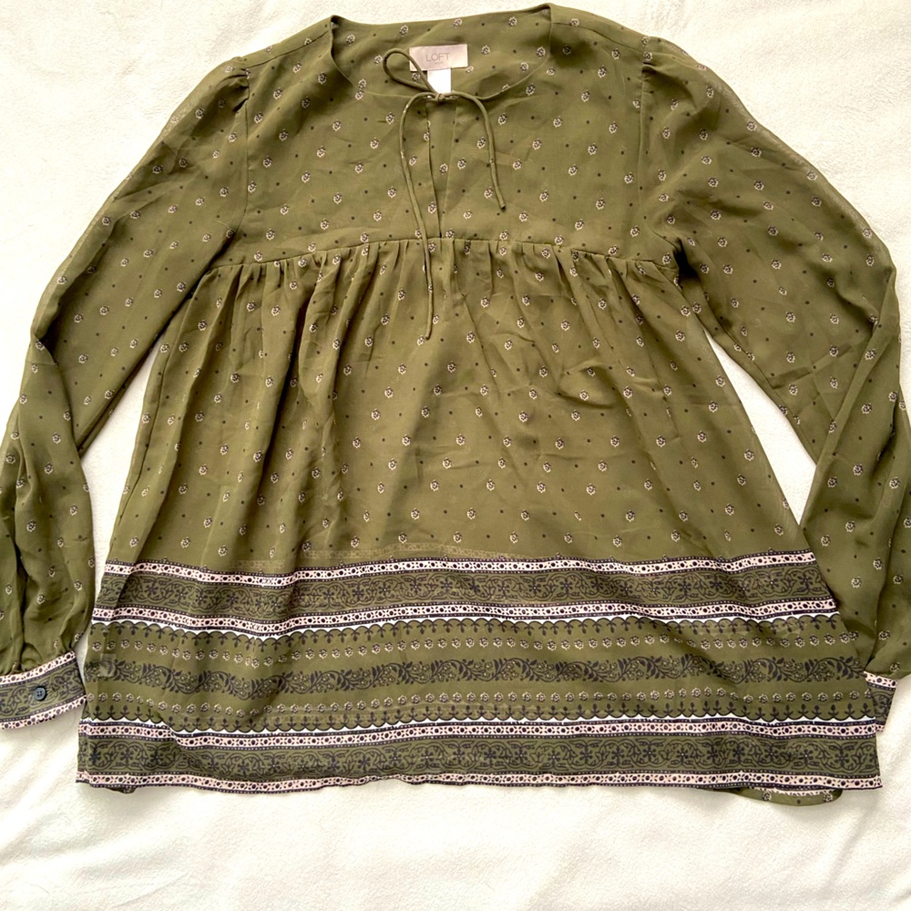 LOFT Olive Green Flowy Top XS, fits like small.